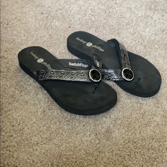 Lindsay Phillips Flip Flops Size 6 - Picture 2 of 4